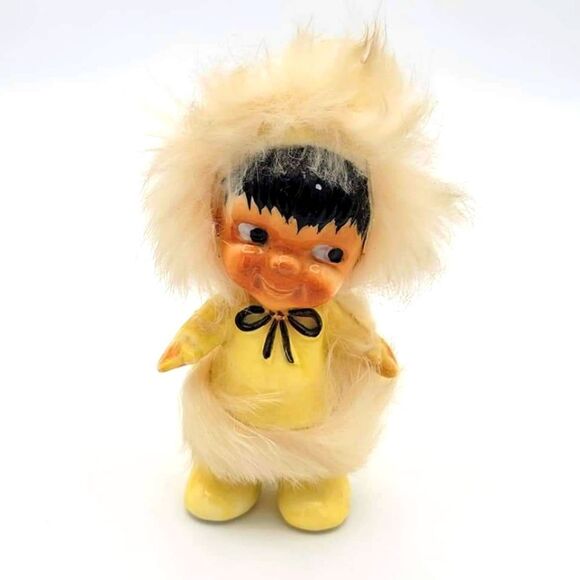 Rare Adorable Vintage Alaskan Native Eskimo Ceramic Kitschy Figurine w/ Real Fur - Picture 1 of 10